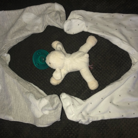 💕 Baby GAP Heart Onesies 💕 - Picture 7 of 8